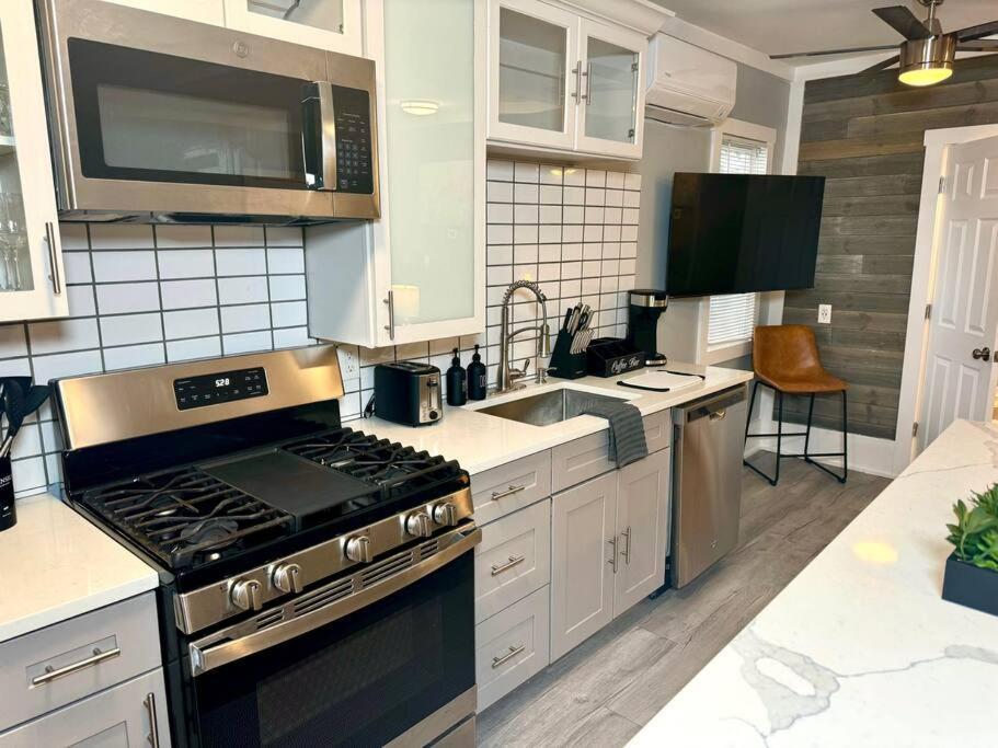 Little House On 47Th Apartment Cleveland Ngoại thất bức ảnh